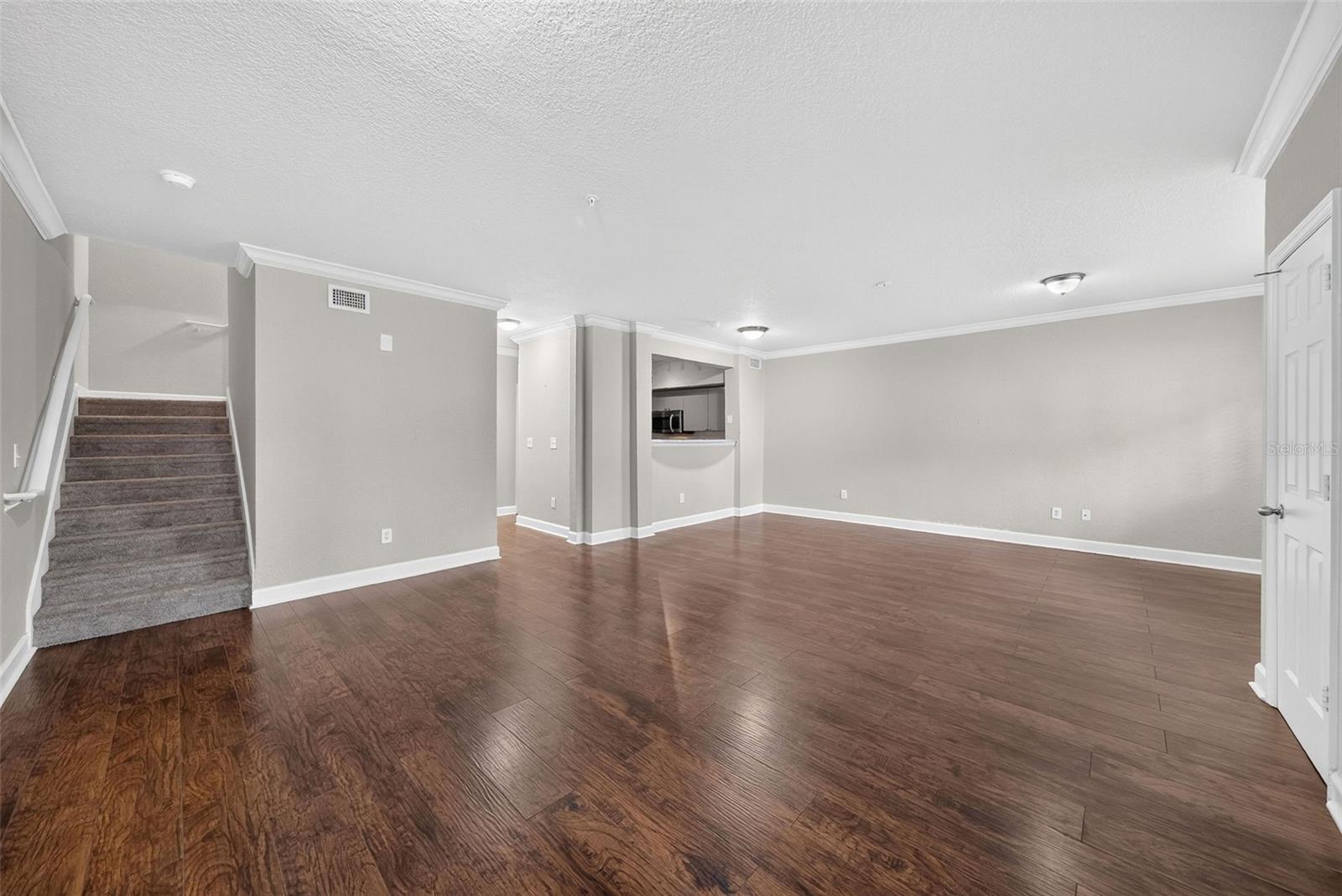 Listing photo 3 for 204 South Street #1053