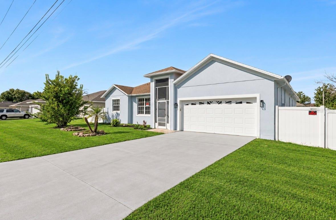 Listing photo 2 for 406 Bridgewater Ct