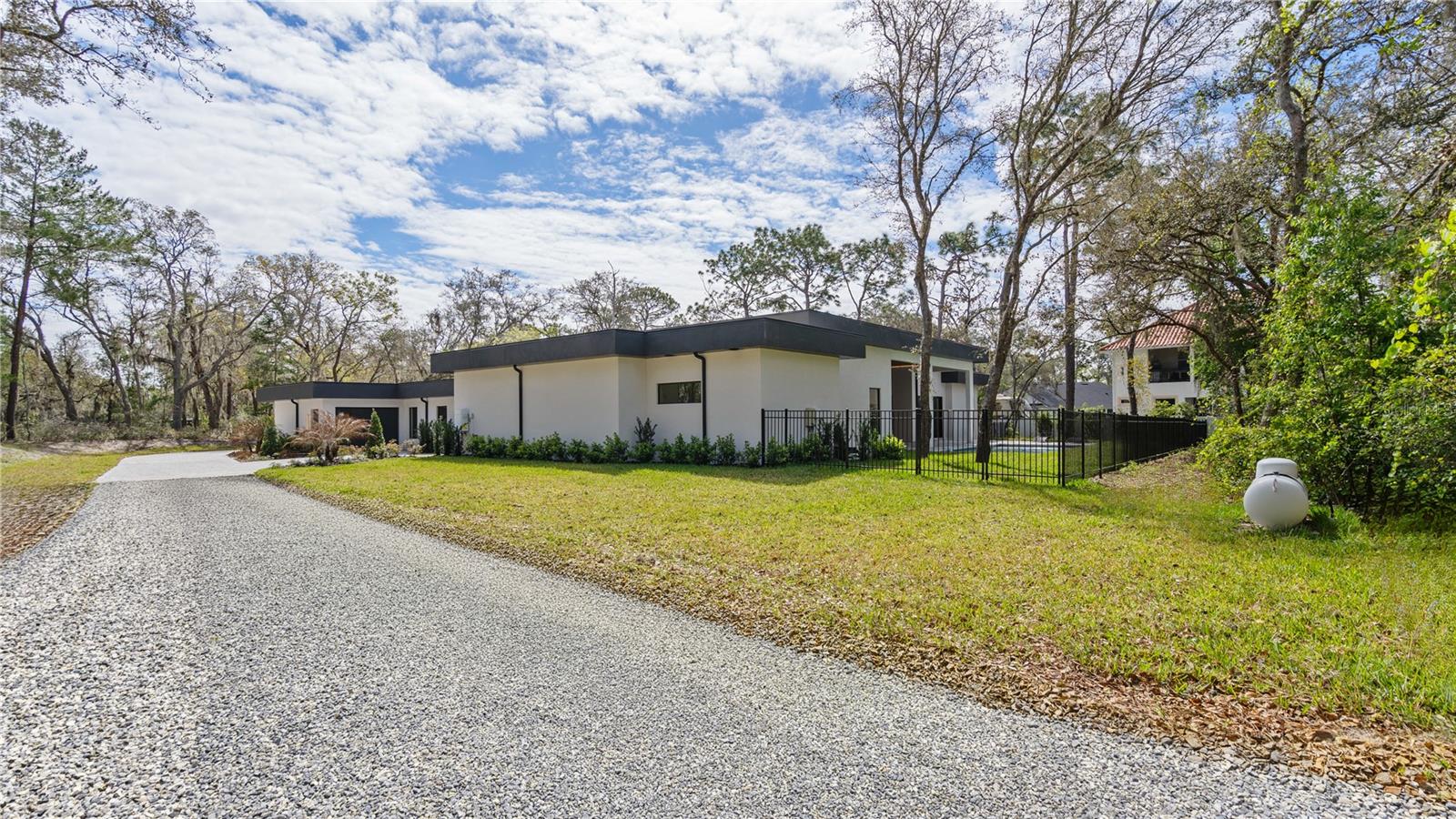 Listing photo 2 for 1447 Bird Rd