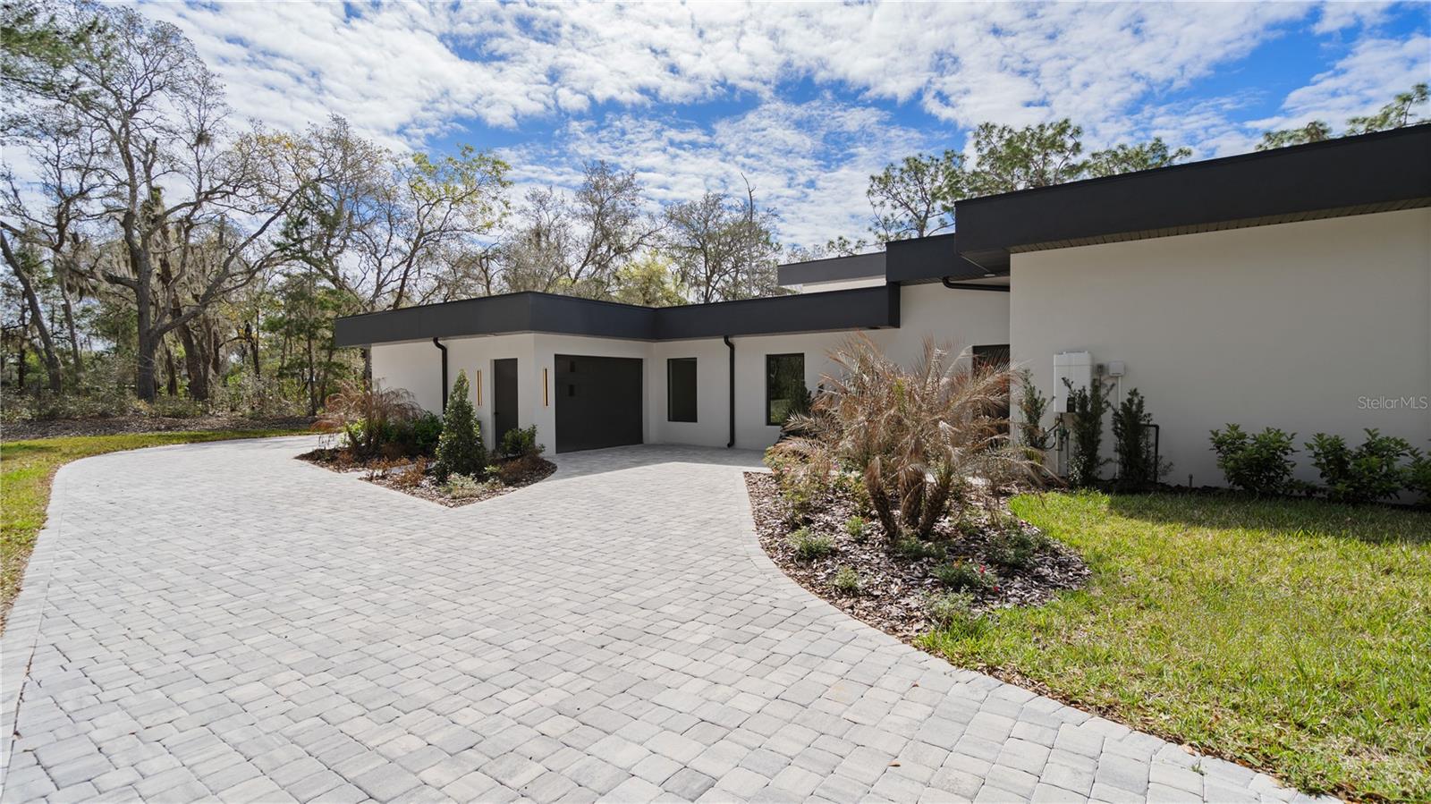 Listing photo 3 for 1447 Bird Rd