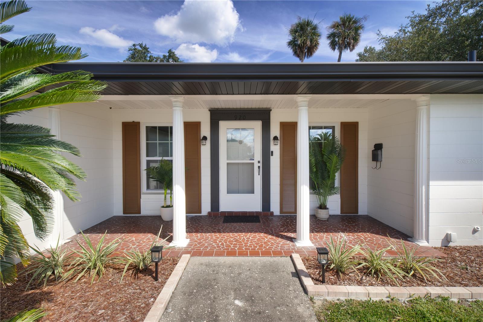 Listing photo 3 for 920 Orange Ave