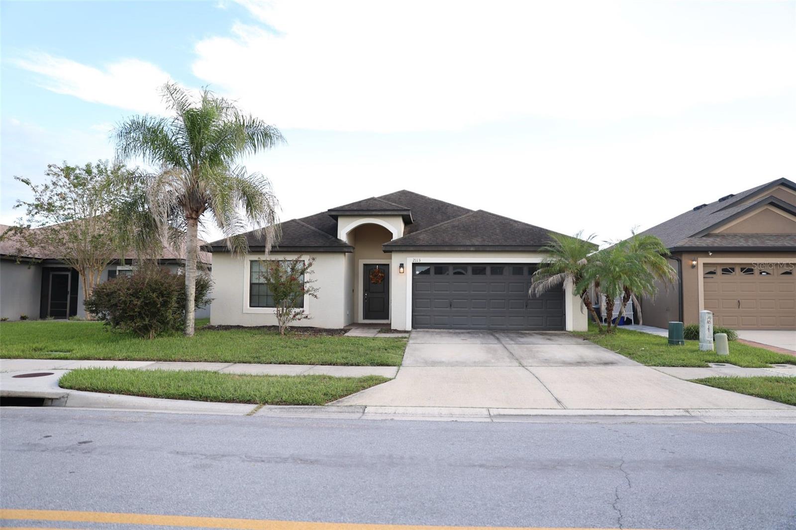Listing photo 2 for 2113 Geneva Dr