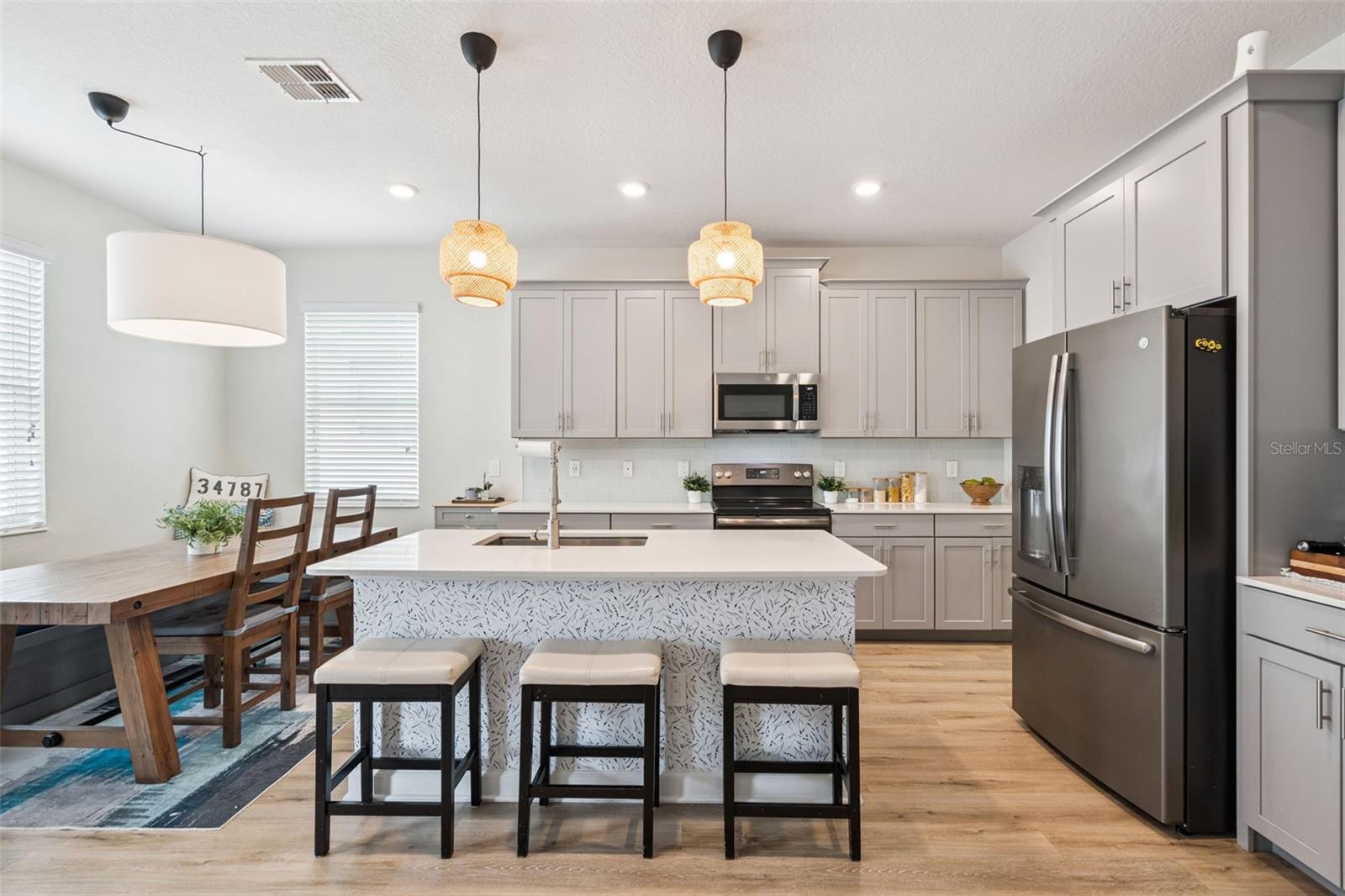 Listing photo 2 for 7584 Summerlake Groves St