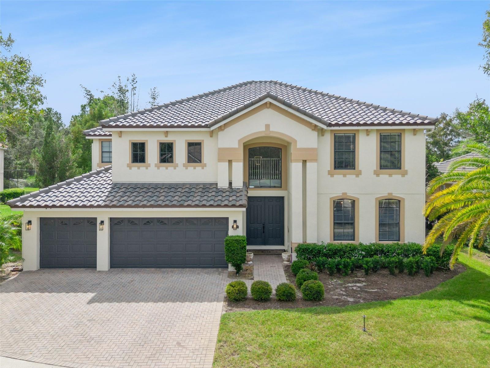 Listing photo 1 for 10072 Oak Quarry Dr