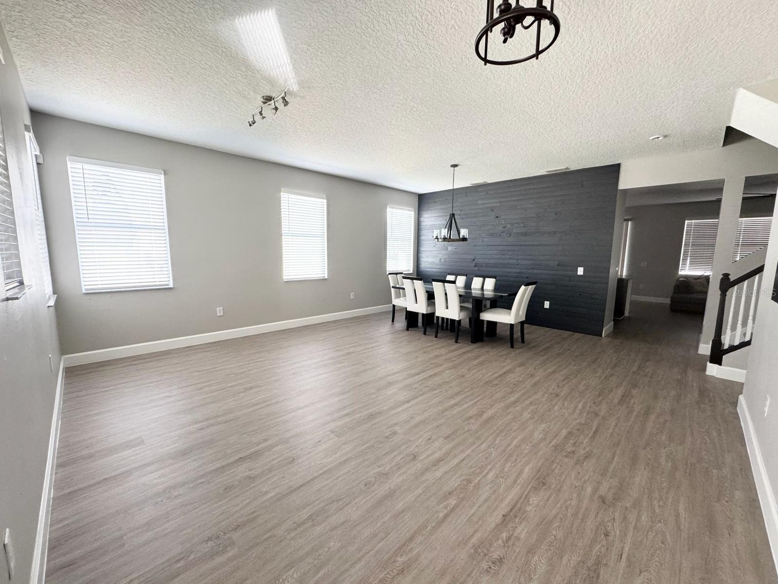 Listing photo 3 for 10313 Stratford Pointe Ave