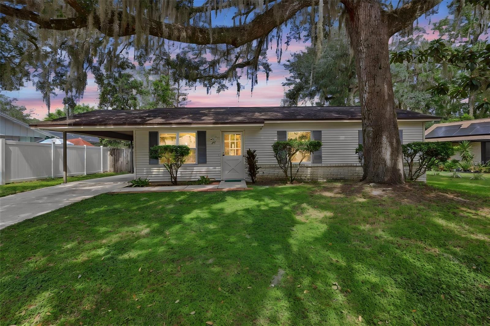 Listing photo 1 for 711 Thistle Pl