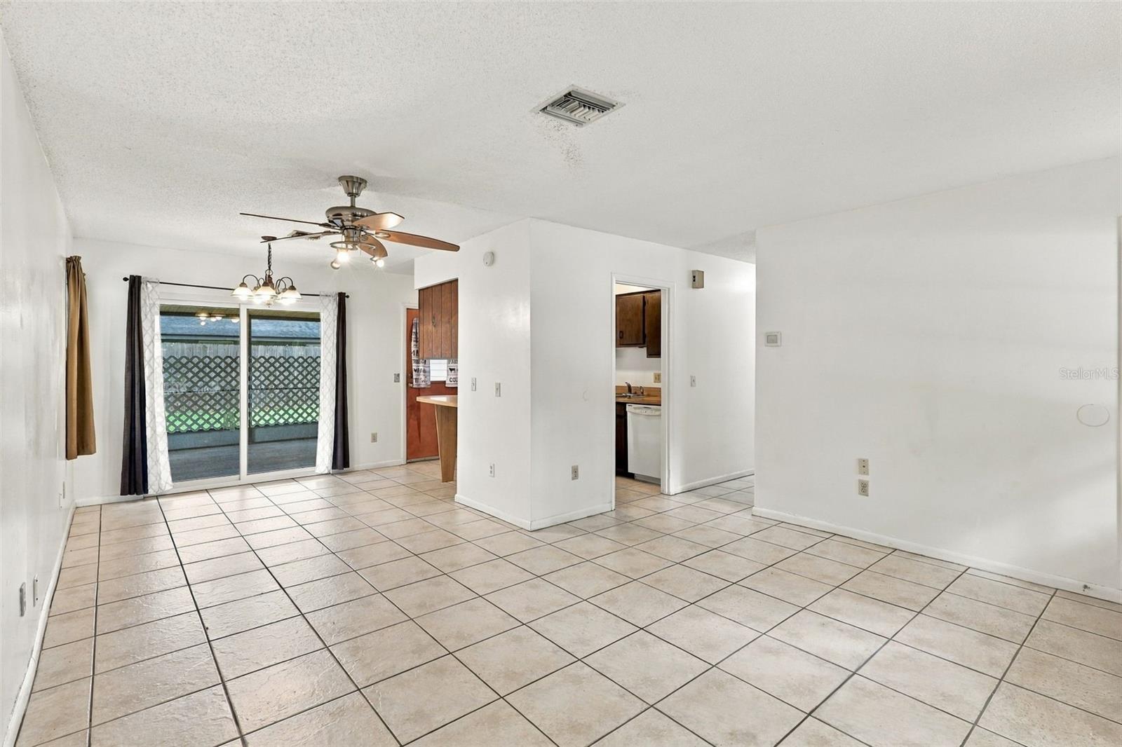 Listing photo 3 for 711 Thistle Pl