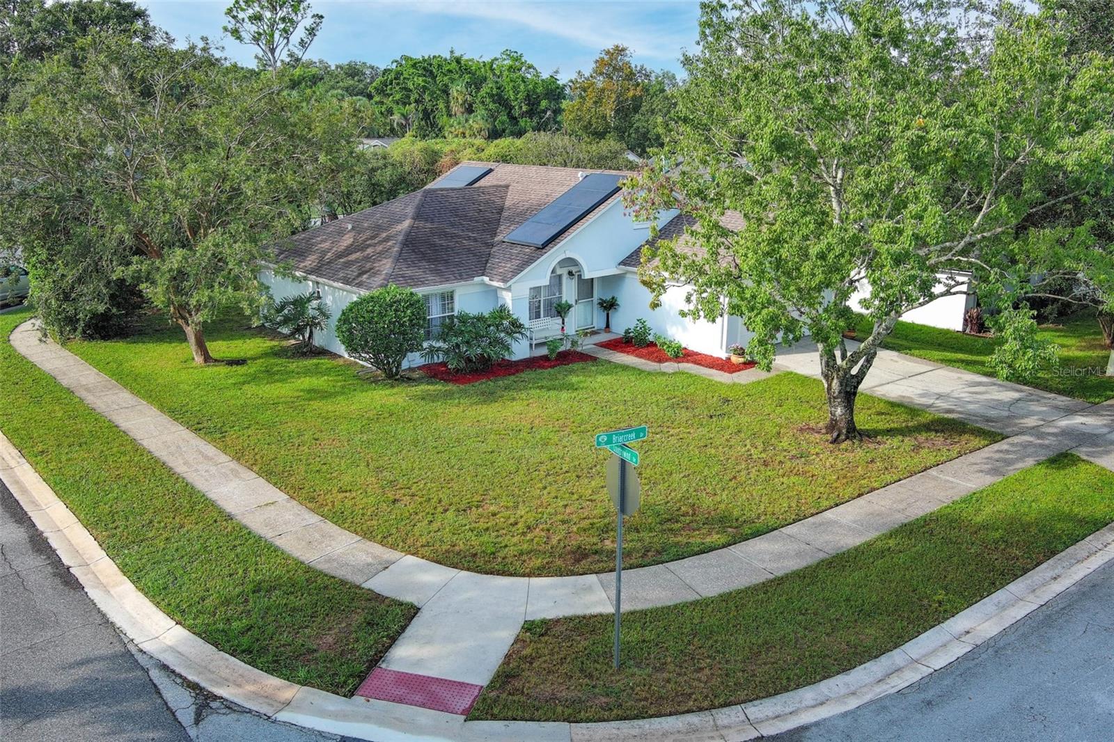 Listing photo 3 for 2446 Briarcreek Dr