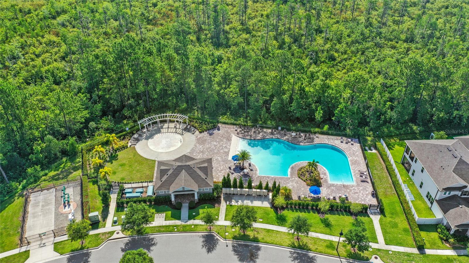 Listing photo 3 for 15411 Gilligan Ct