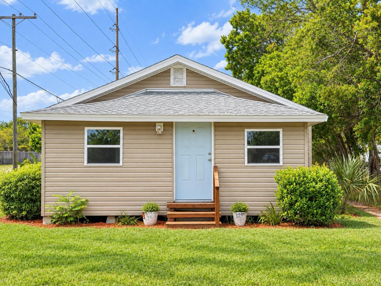 Listing photo 3 for 620 Oak St