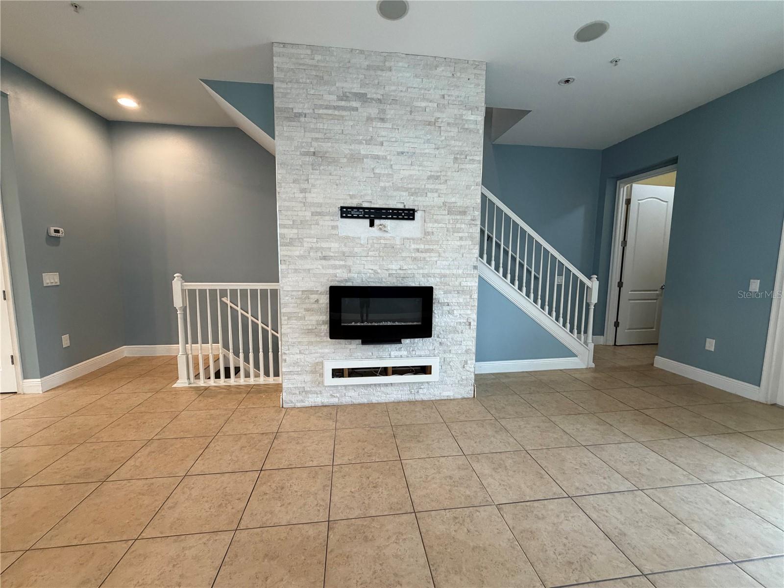 Listing photo 3 for 12952 Brandon Coates Dr