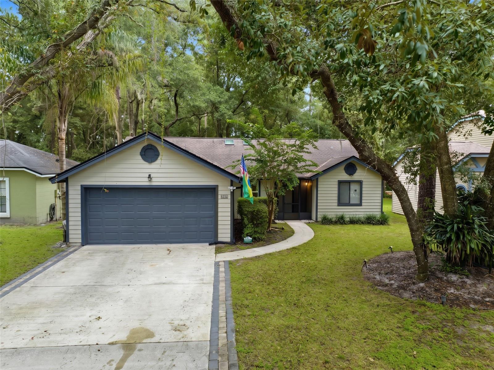 Listing photo 3 for 893 E Timberland Trl