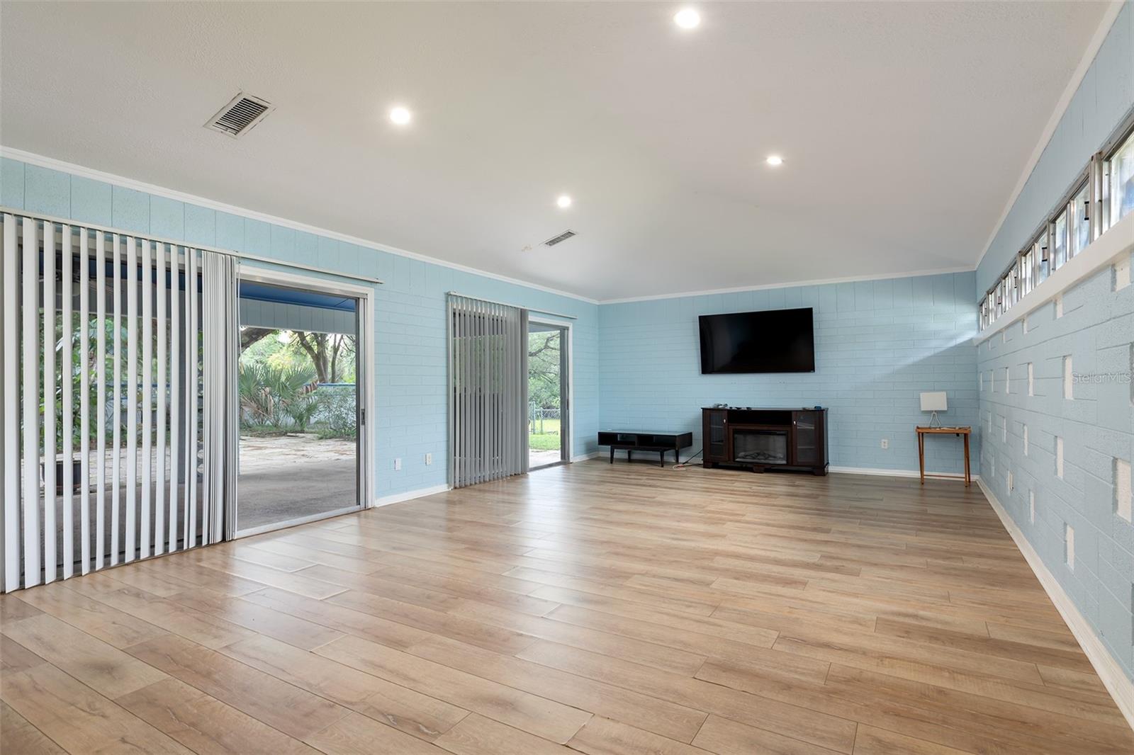 Listing photo 3 for 3220 Tradewinds Trl