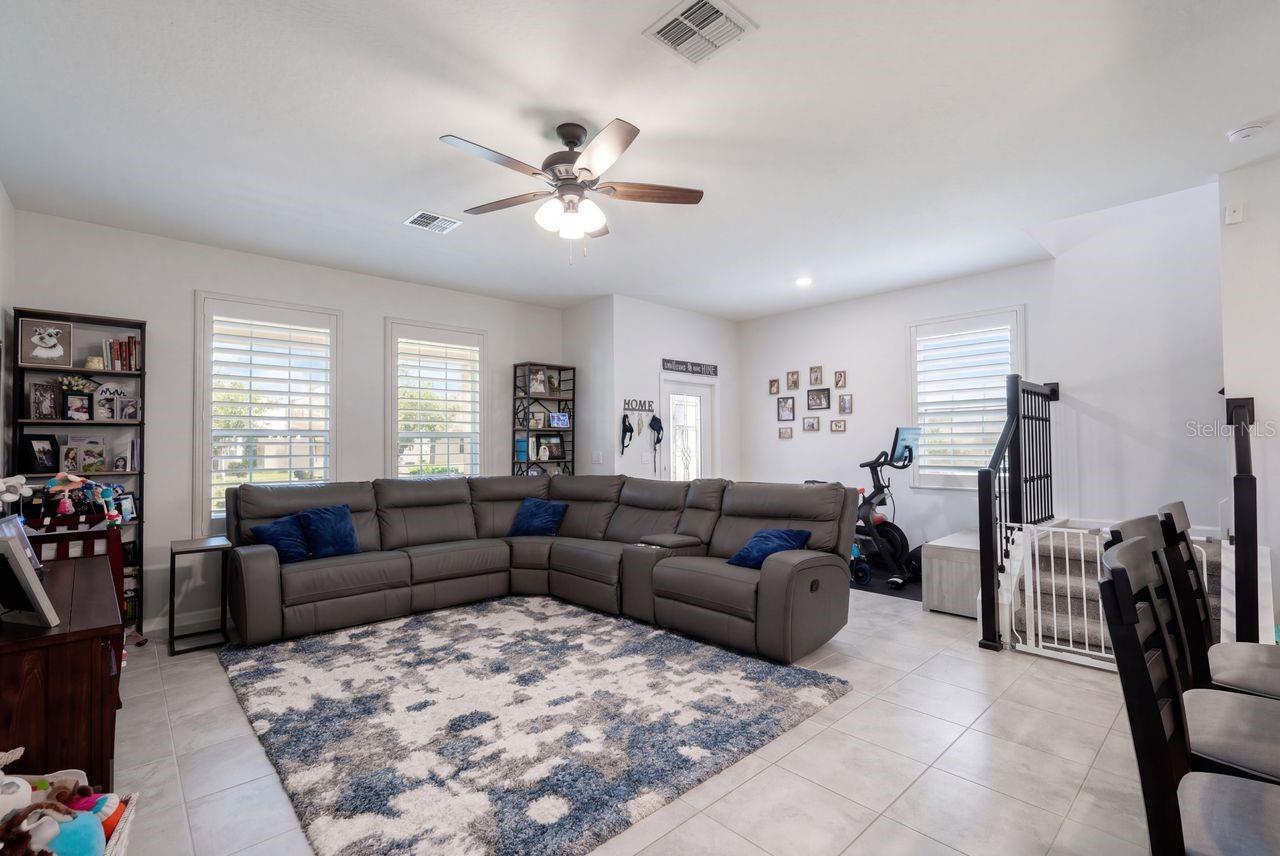 Listing photo 3 for 17126 Quicksilver Ave