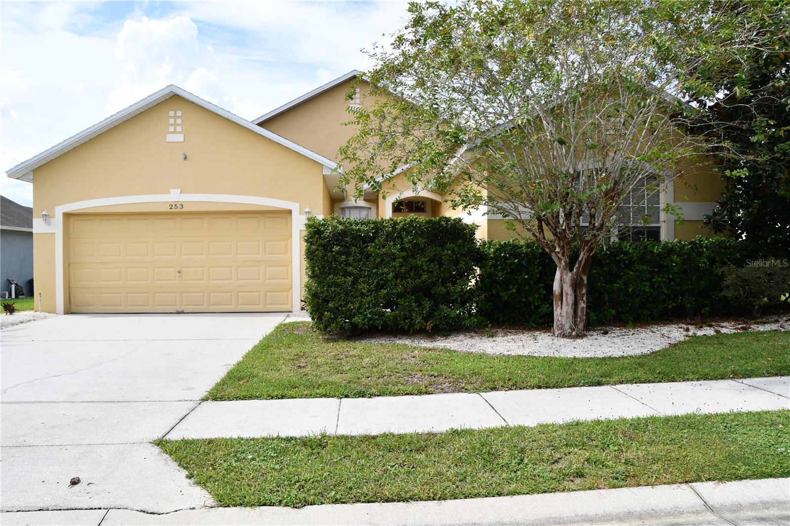 Listing photo 2 for 253 Wildflower Rd