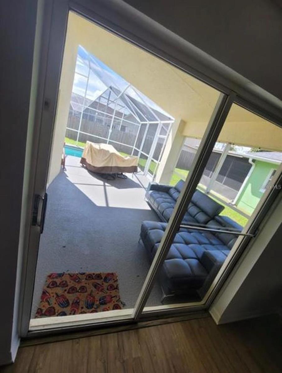 Listing photo 3 for 4358 Creekside Blvd