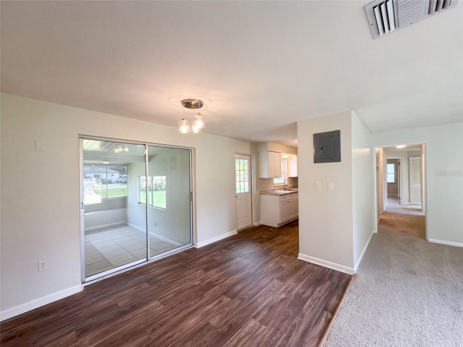 Listing photo 3 for 411 W Seminole Ave