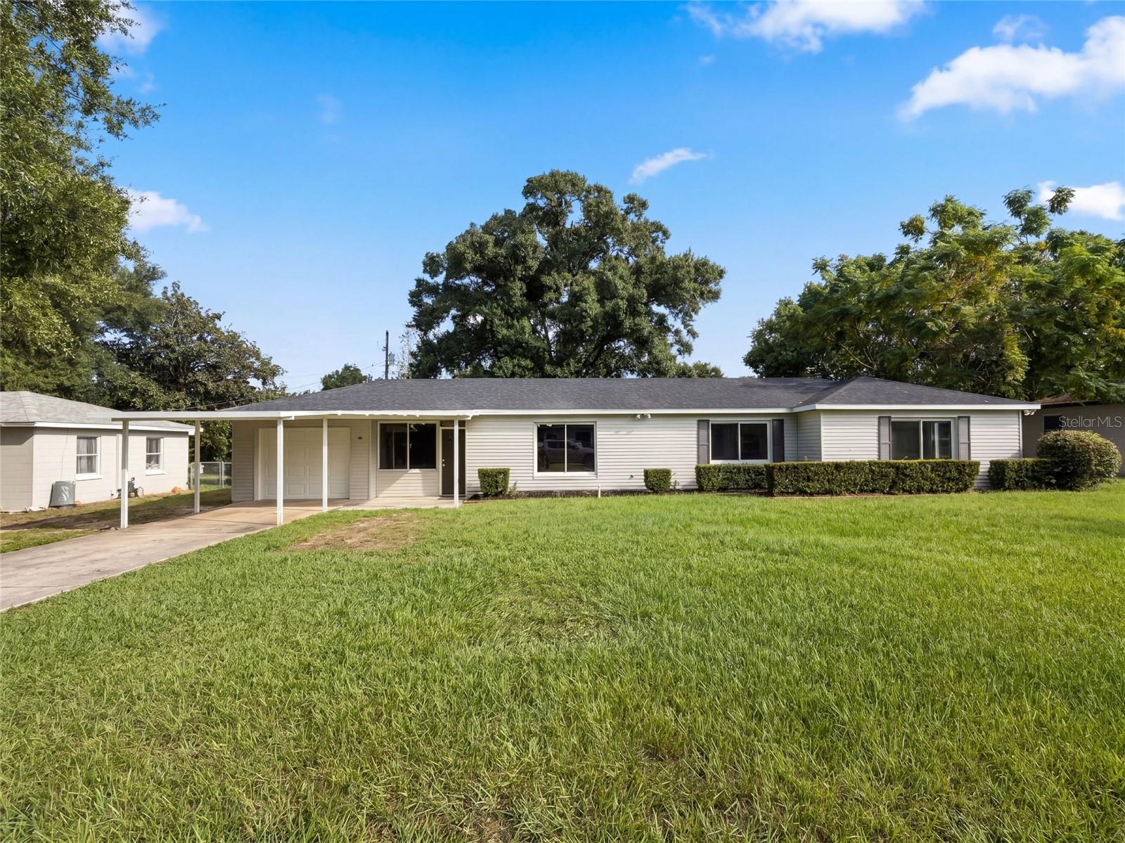 Listing photo 1 for 411 W Seminole Ave