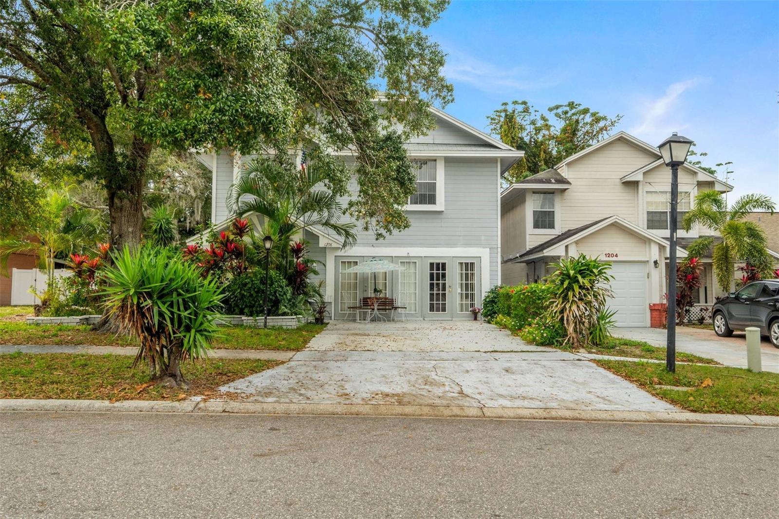 Listing photo 1 for 1208 Citrus Oaks Ave