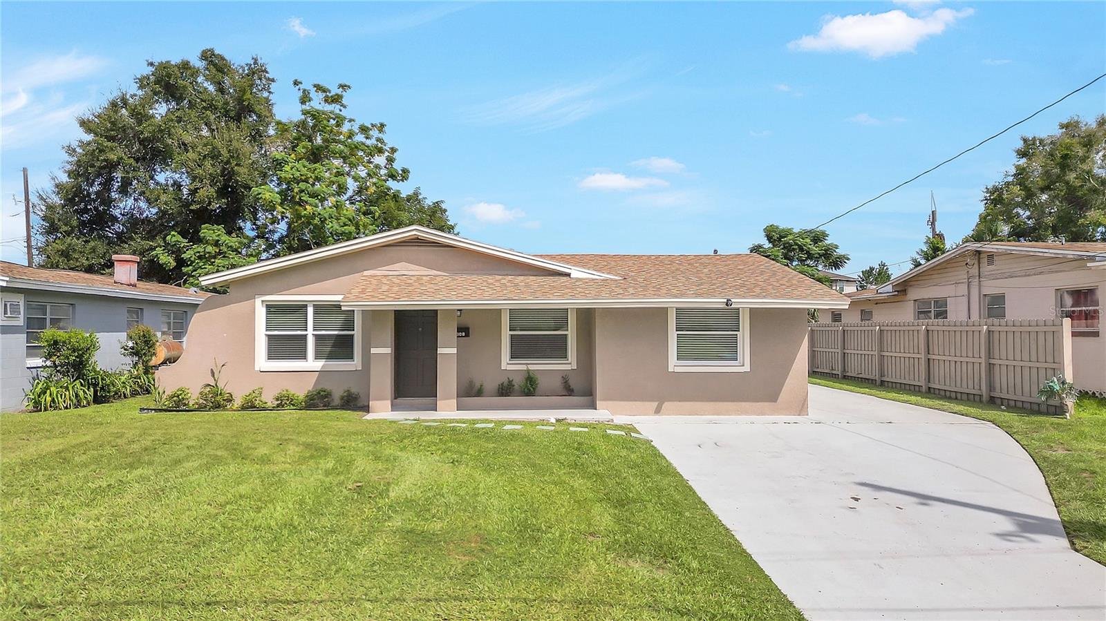 Listing photo 1 for 2041 W Gore St