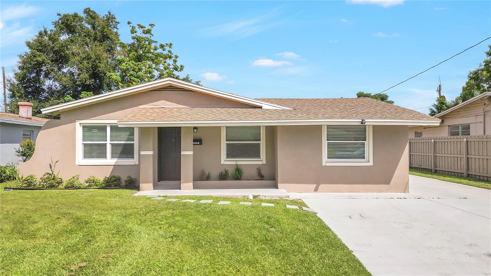 Listing photo 2 for 2041 W Gore St