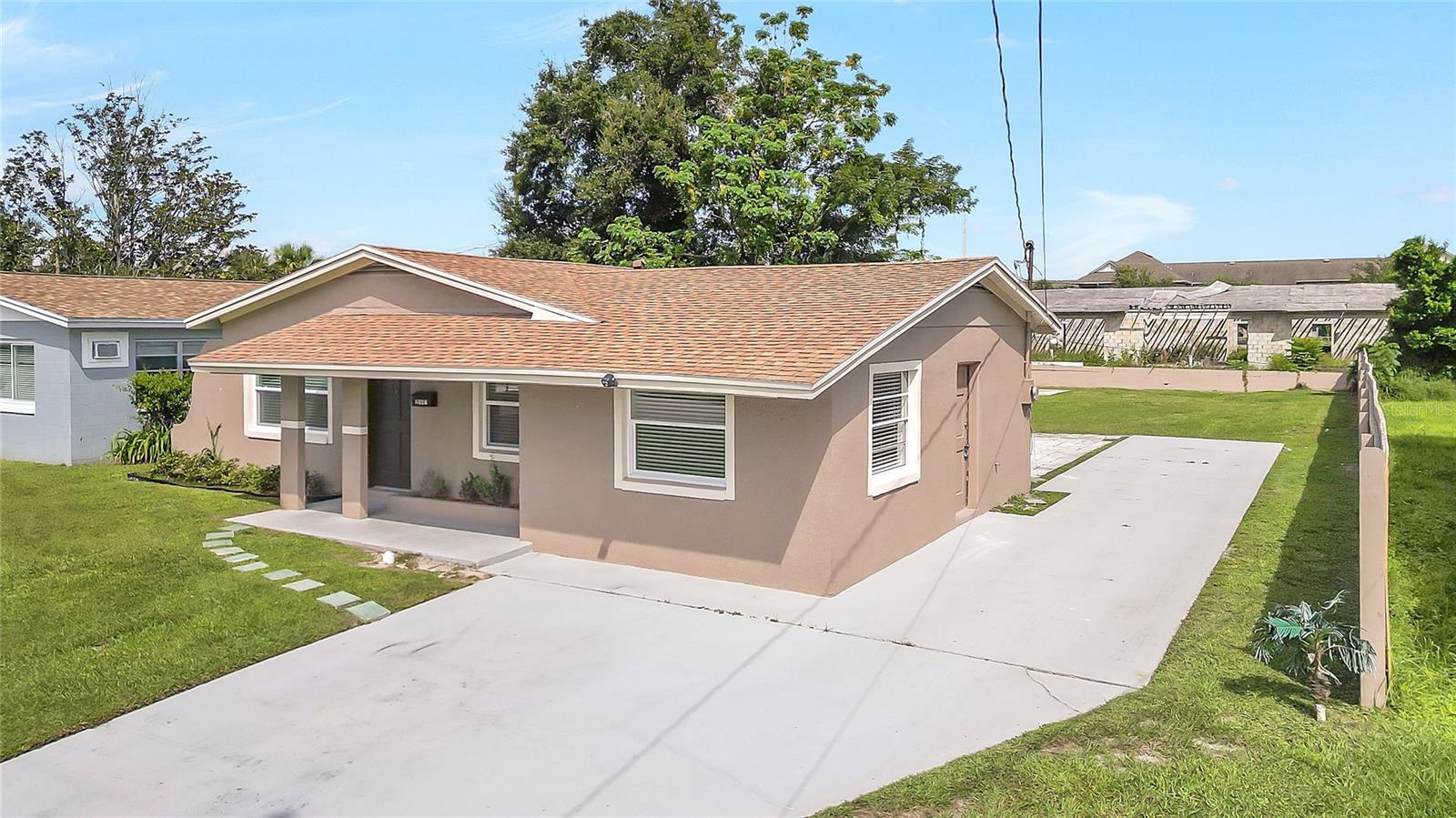 Listing photo 3 for 2041 W Gore St
