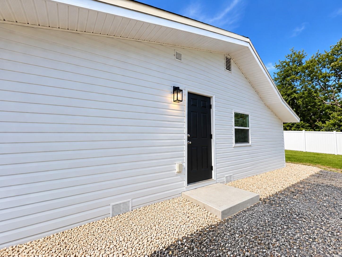 Listing photo 1 for 162 Myrtle Rd