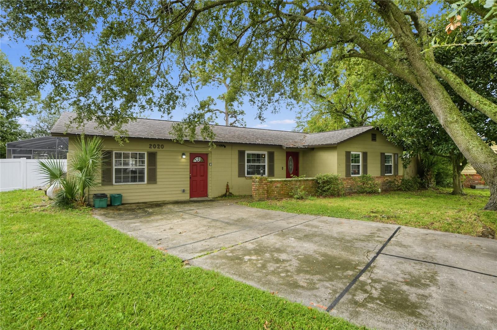 Listing photo 2 for 2020 Leanne Ct