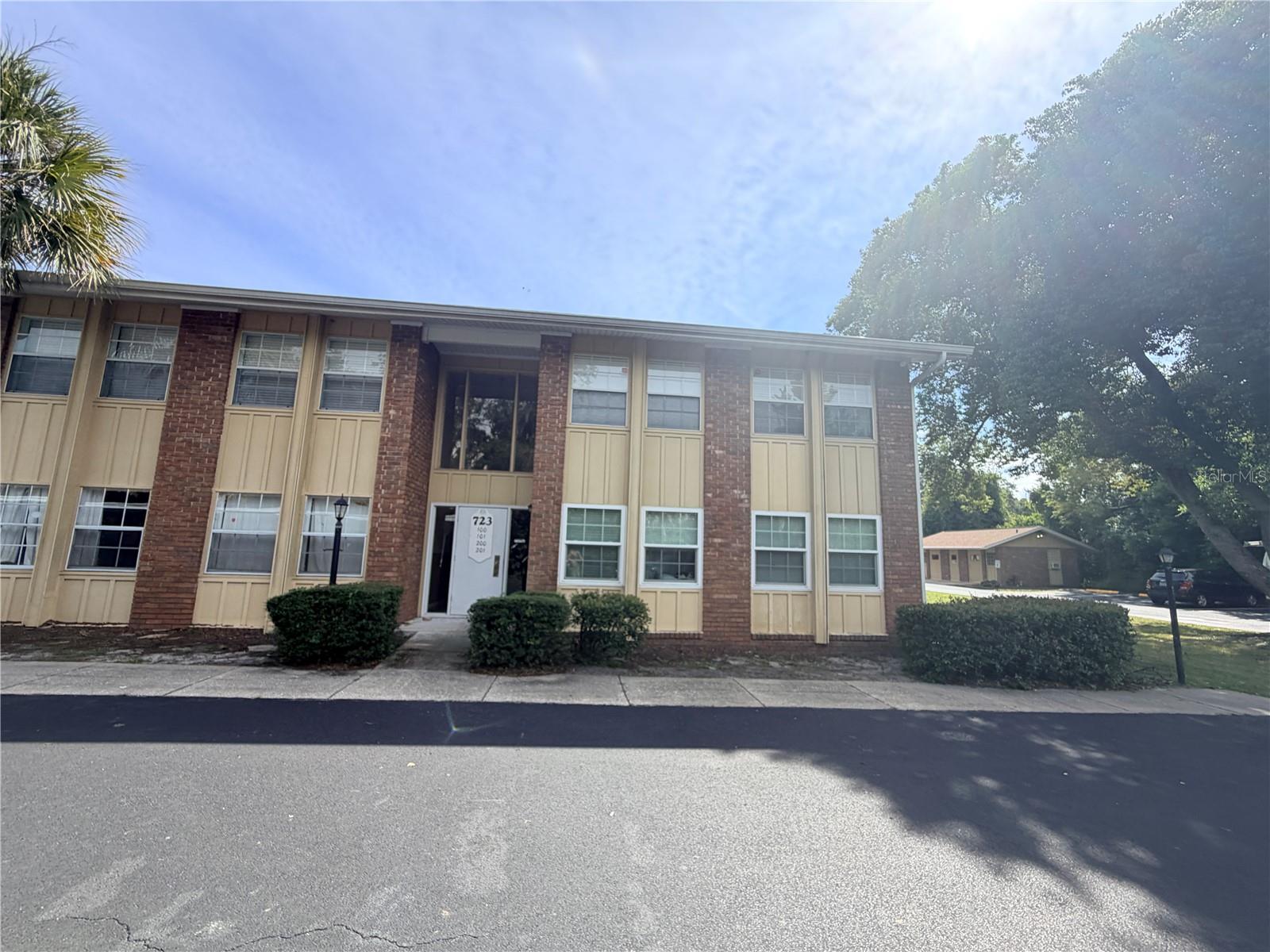 Listing photo 1 for 723 Perkins St #200