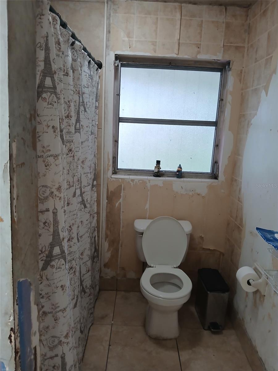 Listing photo 2 for 1216 N Powers Dr