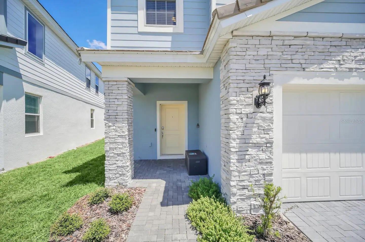 Listing photo 3 for 7263 Oakmoss Loop