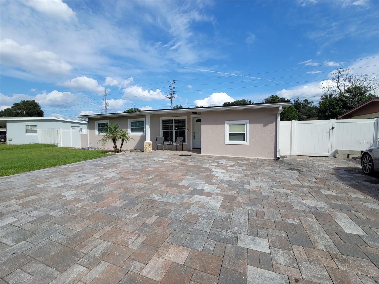 Listing photo 2 for 7228 Leighton Way
