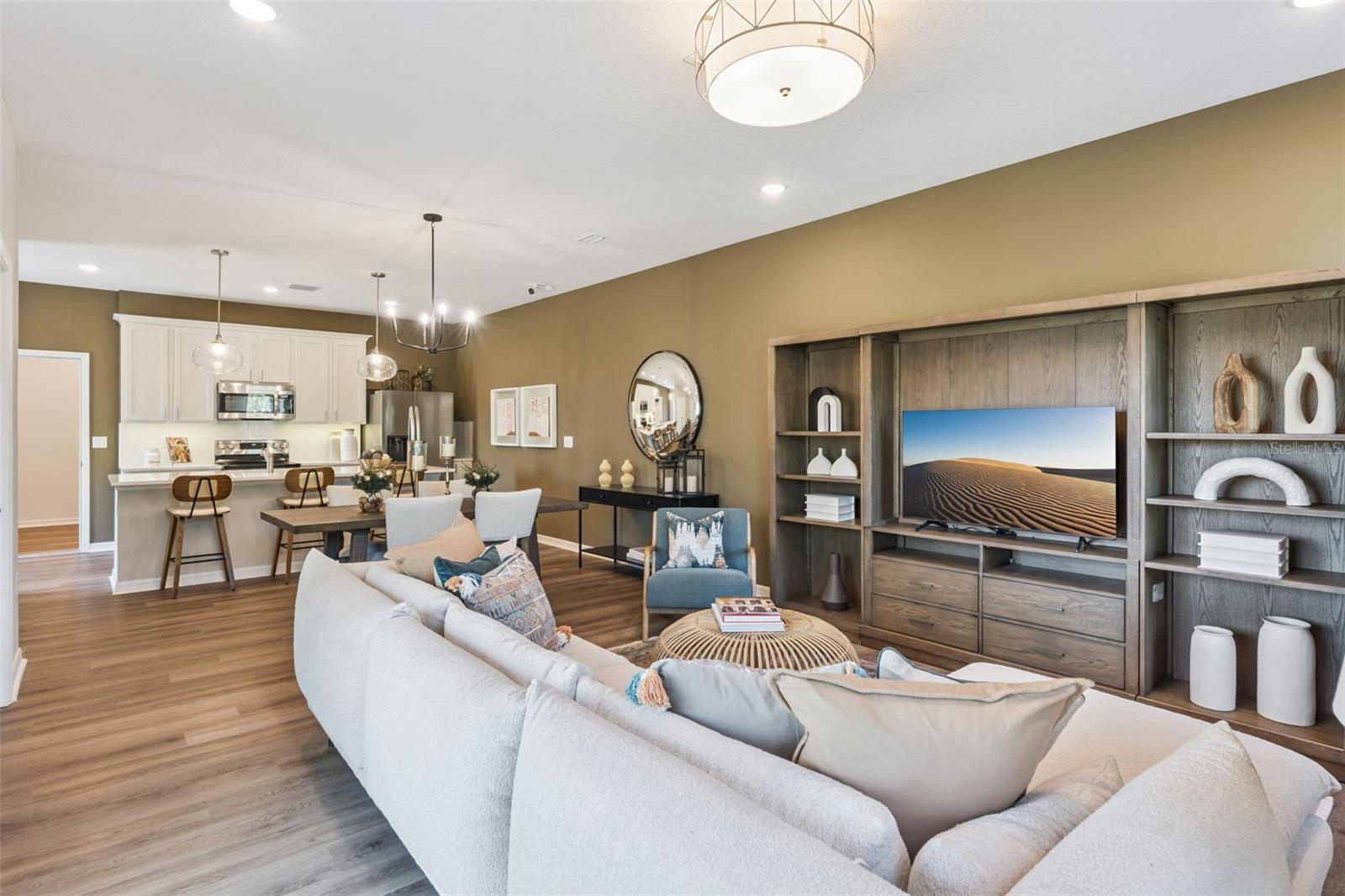 Listing photo 3 for 2286 Red Pine Ct