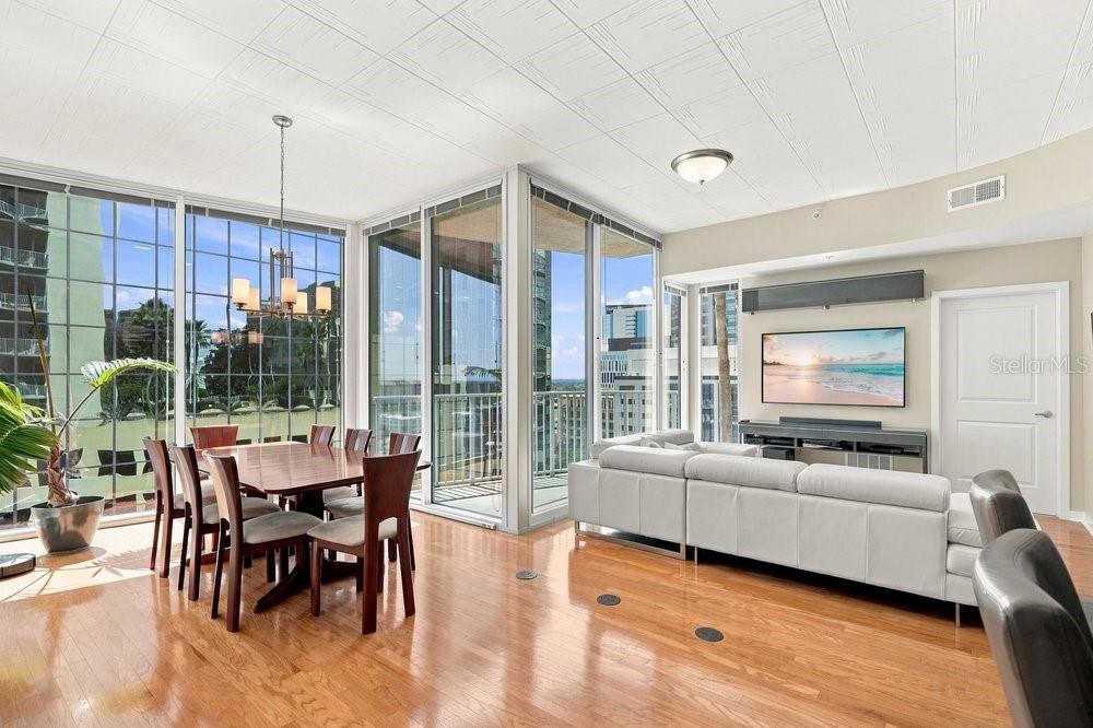 Listing photo 1 for 155 S Court Ave #1102