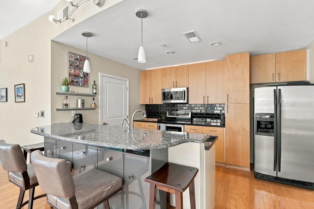 Listing photo 3 for 155 S Court Ave #1102