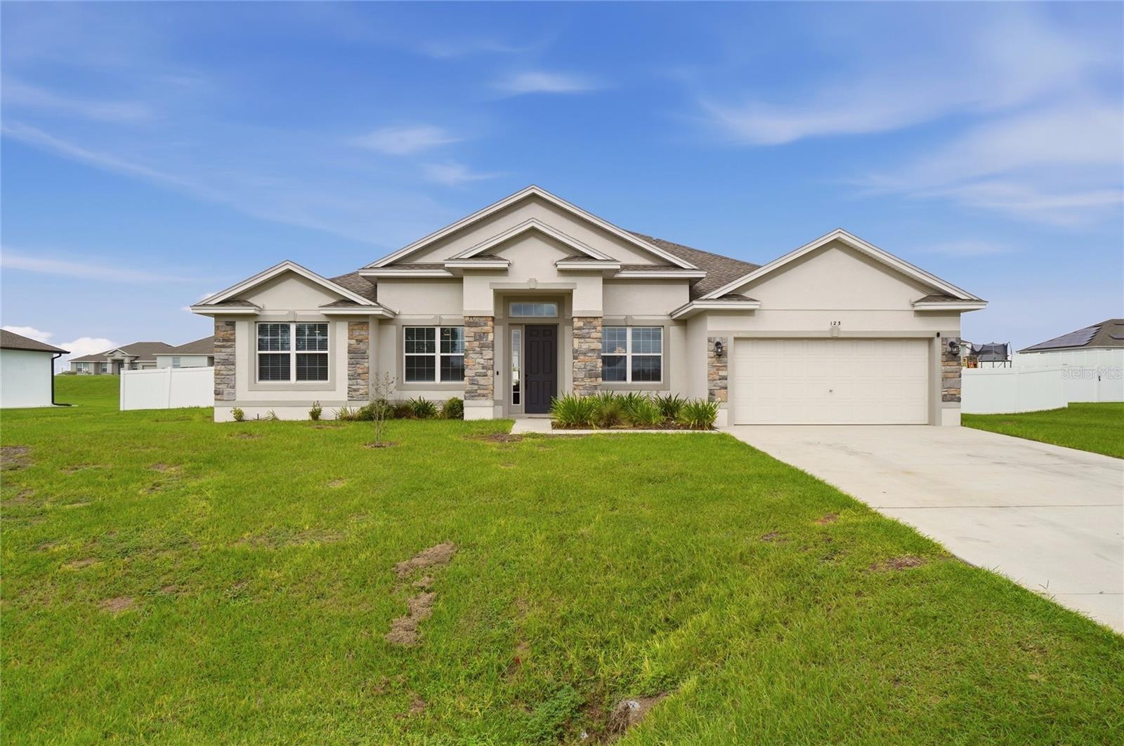 Listing photo 3 for 123 Caloosa Dr