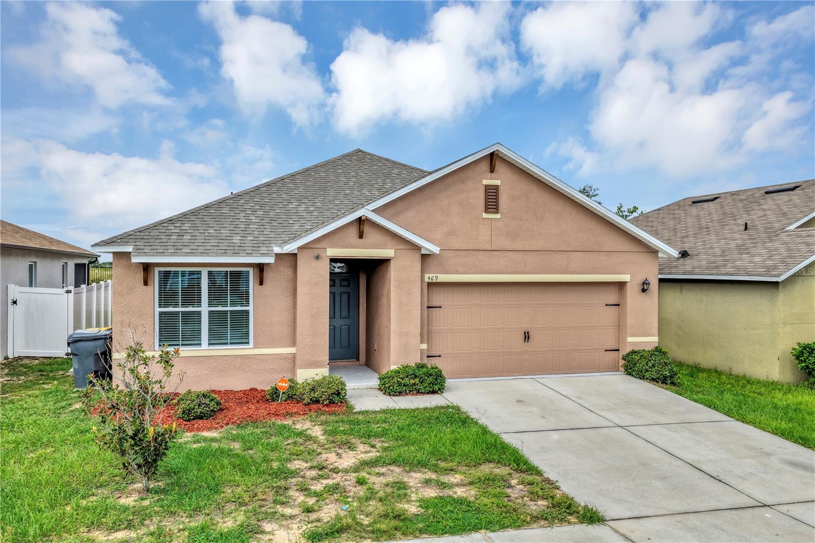 Listing photo 1 for 469 Nova Dr