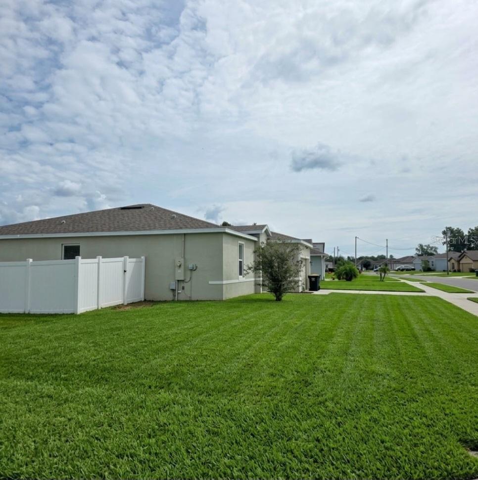 Listing photo 3 for 356 Camellia Ct