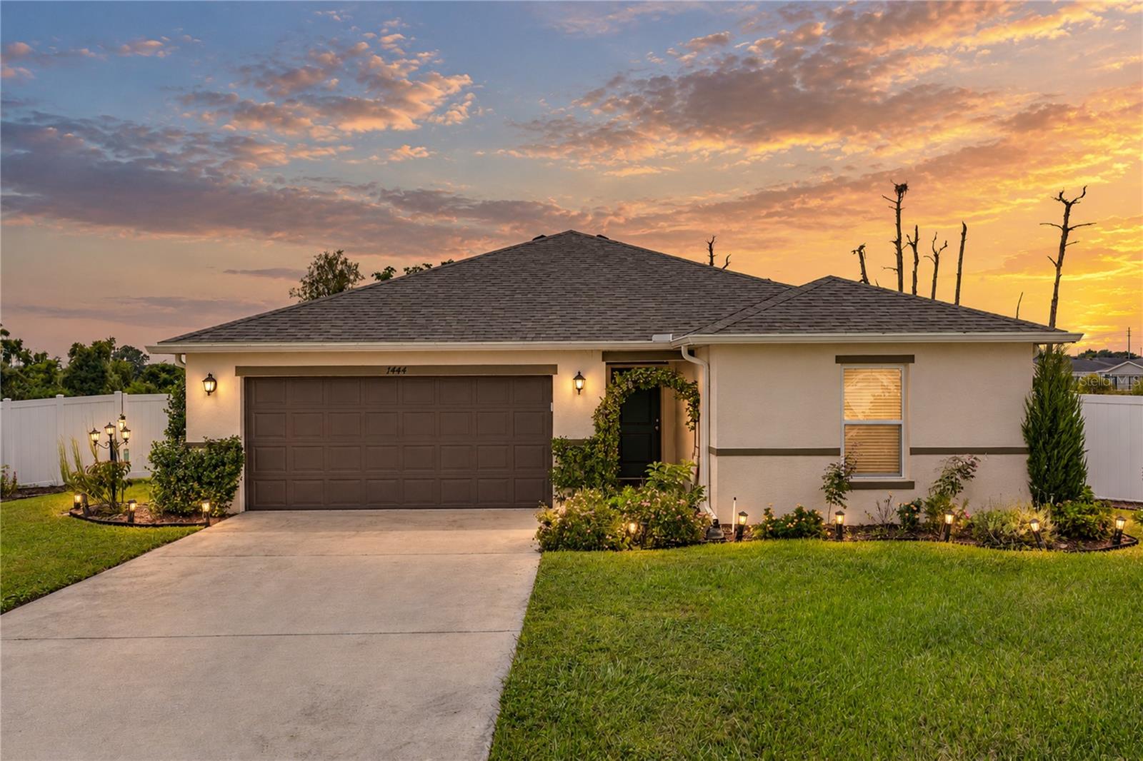 Listing photo 1 for 1444 Mattie Pointe Ln