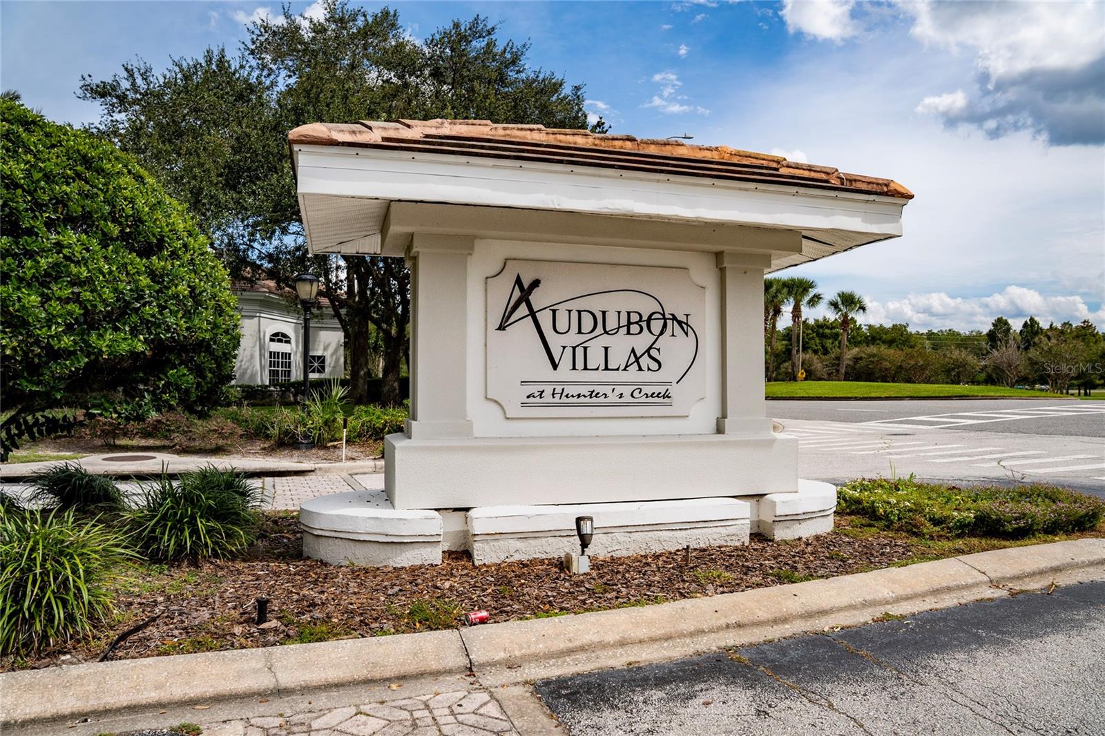 Listing photo 2 for 14013 Fairway Island Dr #415