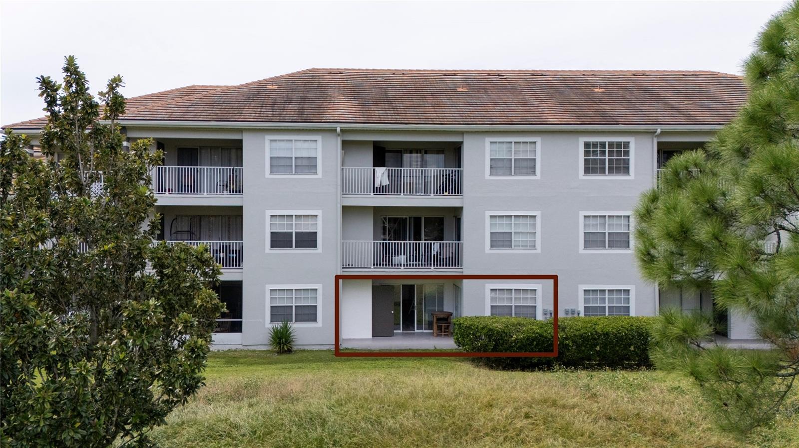 Listing photo 3 for 14013 Fairway Island Dr #415