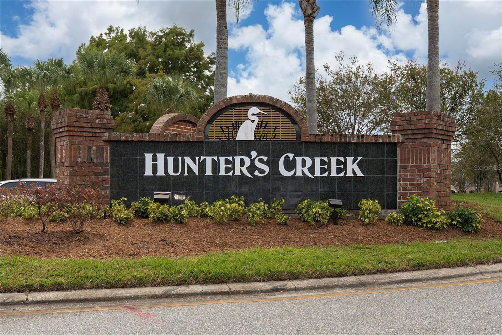 Listing photo 1 for 14013 Fairway Island Dr #415