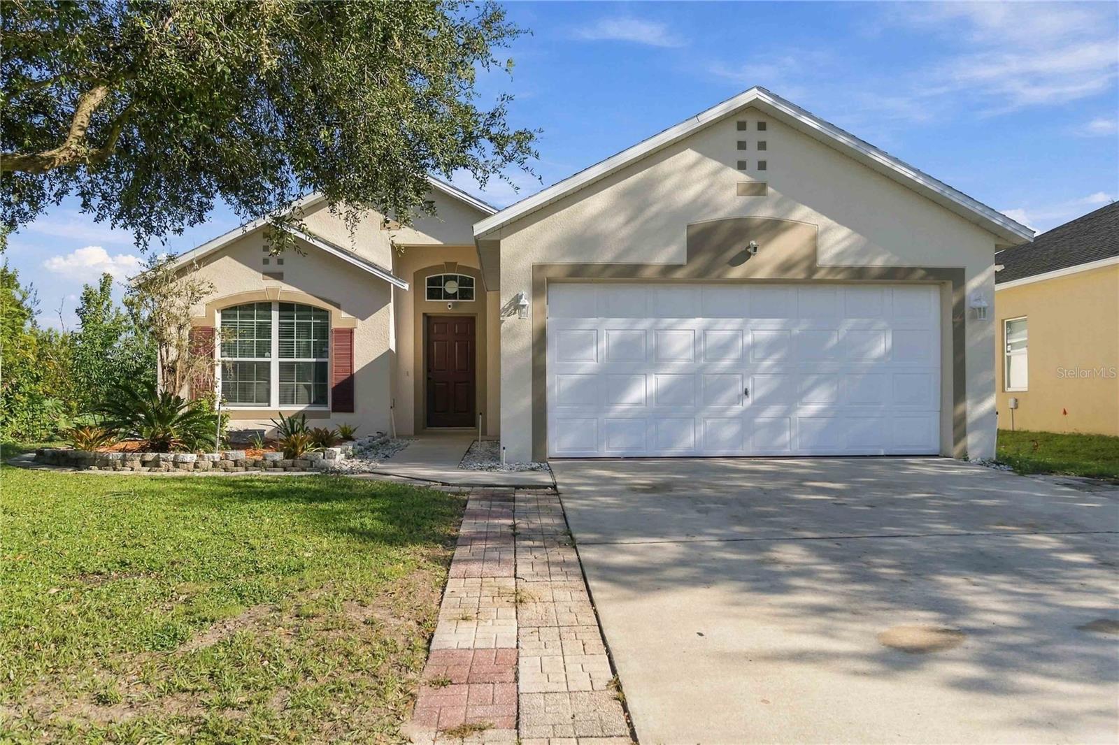 Listing photo 1 for 5551 Sycamore Canyon Dr