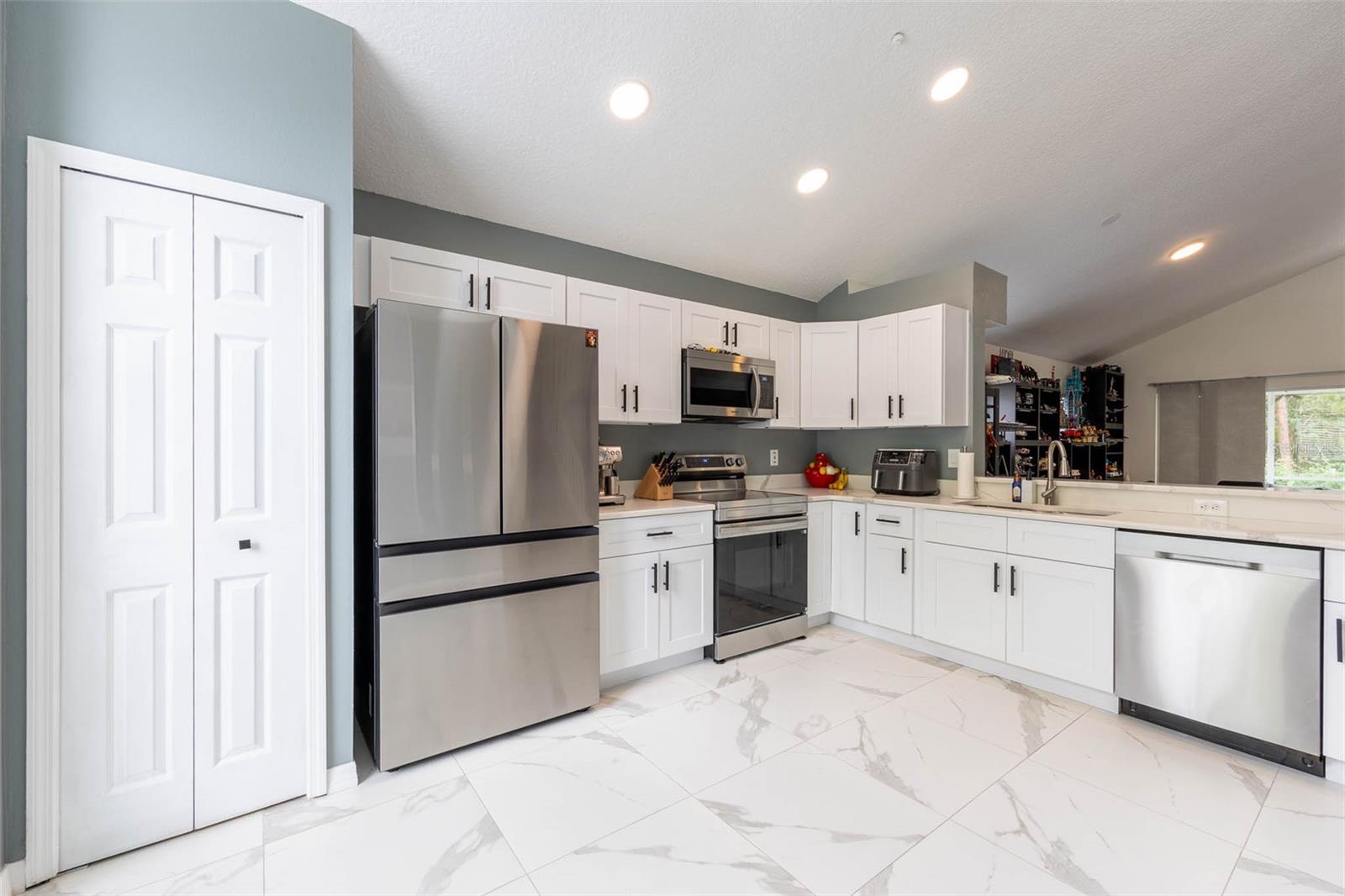 Listing photo 2 for 10720 Spring Brook Ln