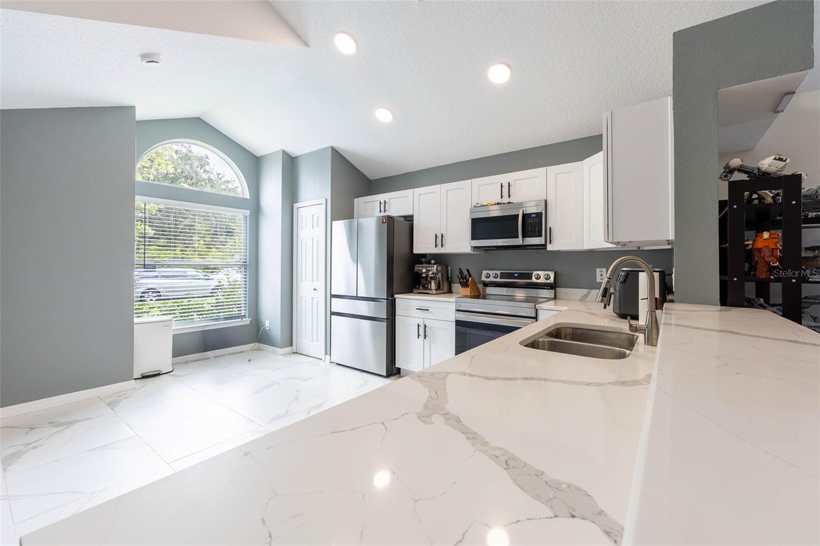 Listing photo 3 for 10720 Spring Brook Ln