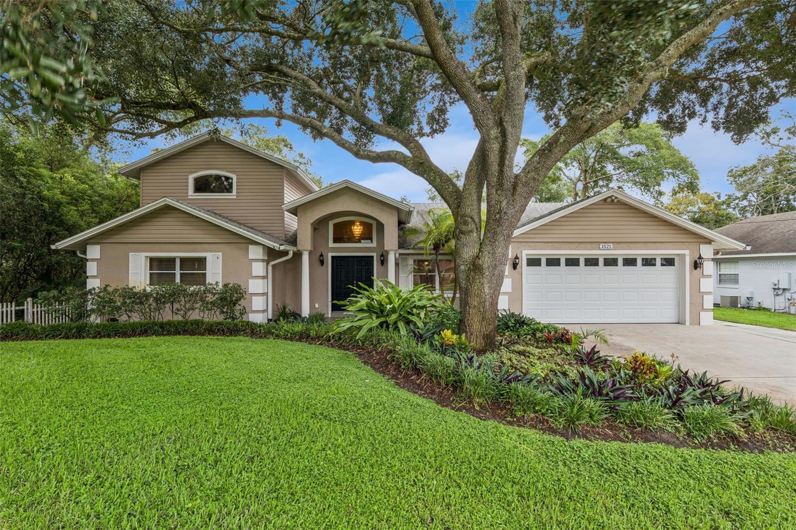 Listing photo 1 for 1521 Frances Dr