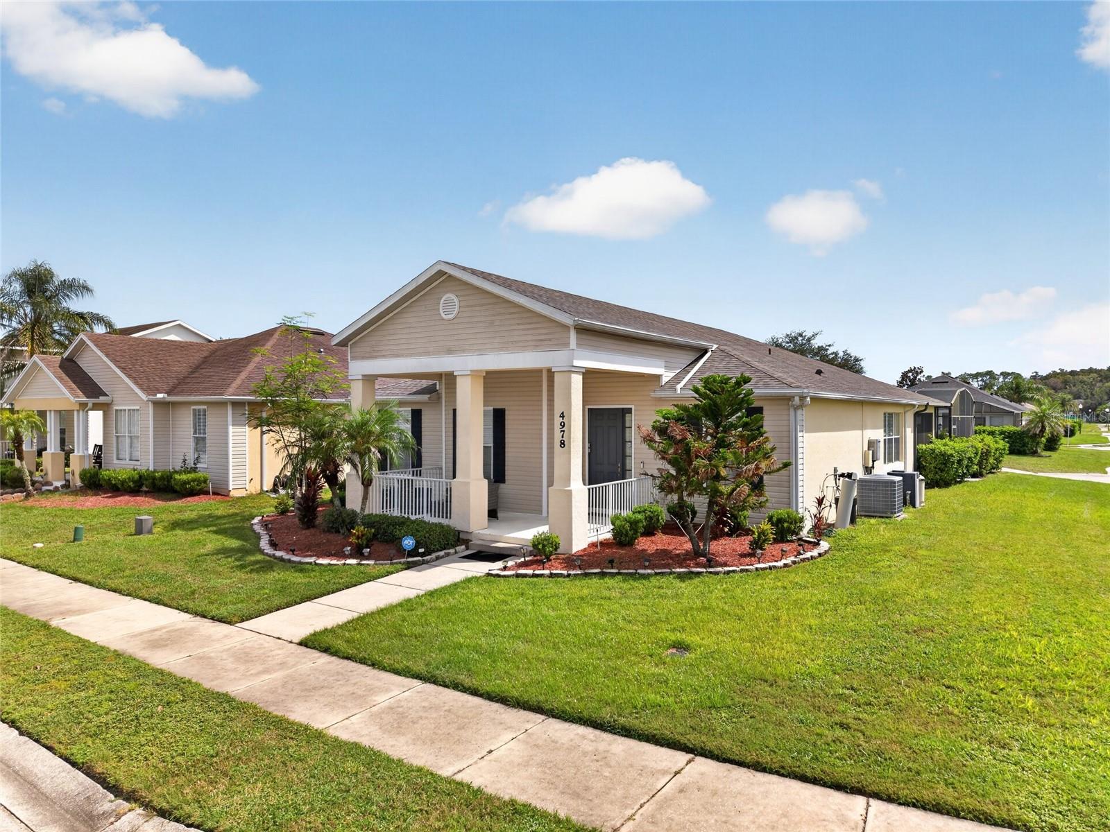 Listing photo 1 for 4978 Pall Mall St W