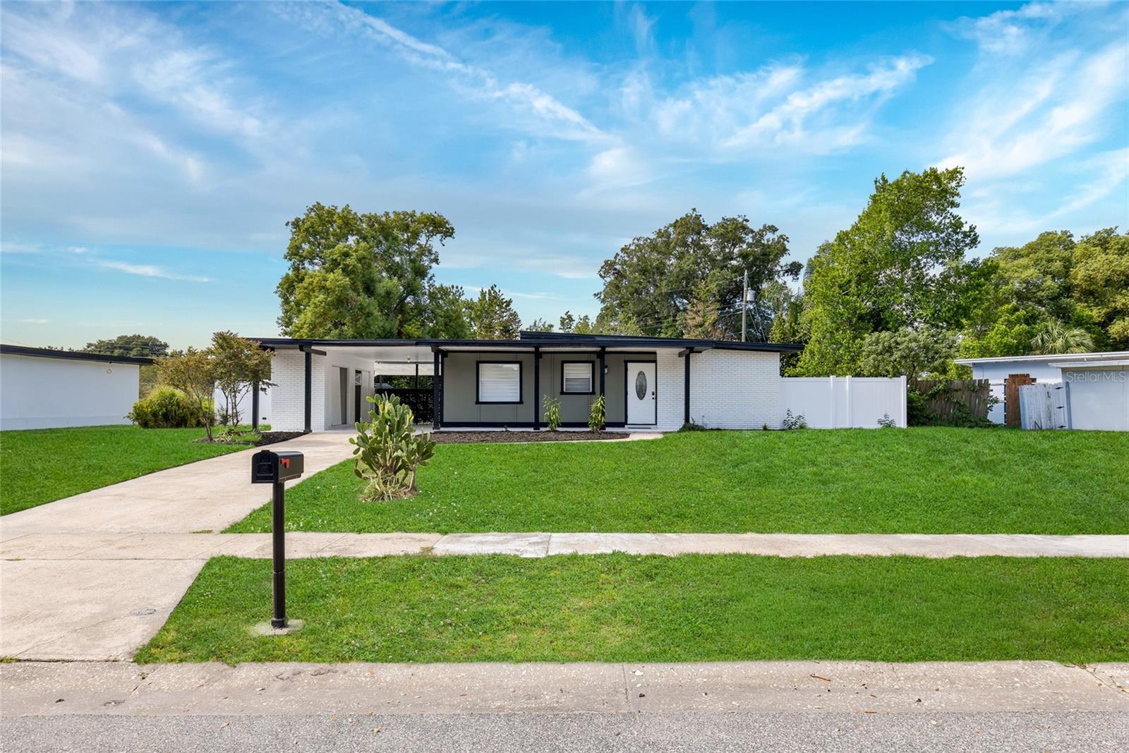 Listing photo 1 for 1624 Baltimore Dr