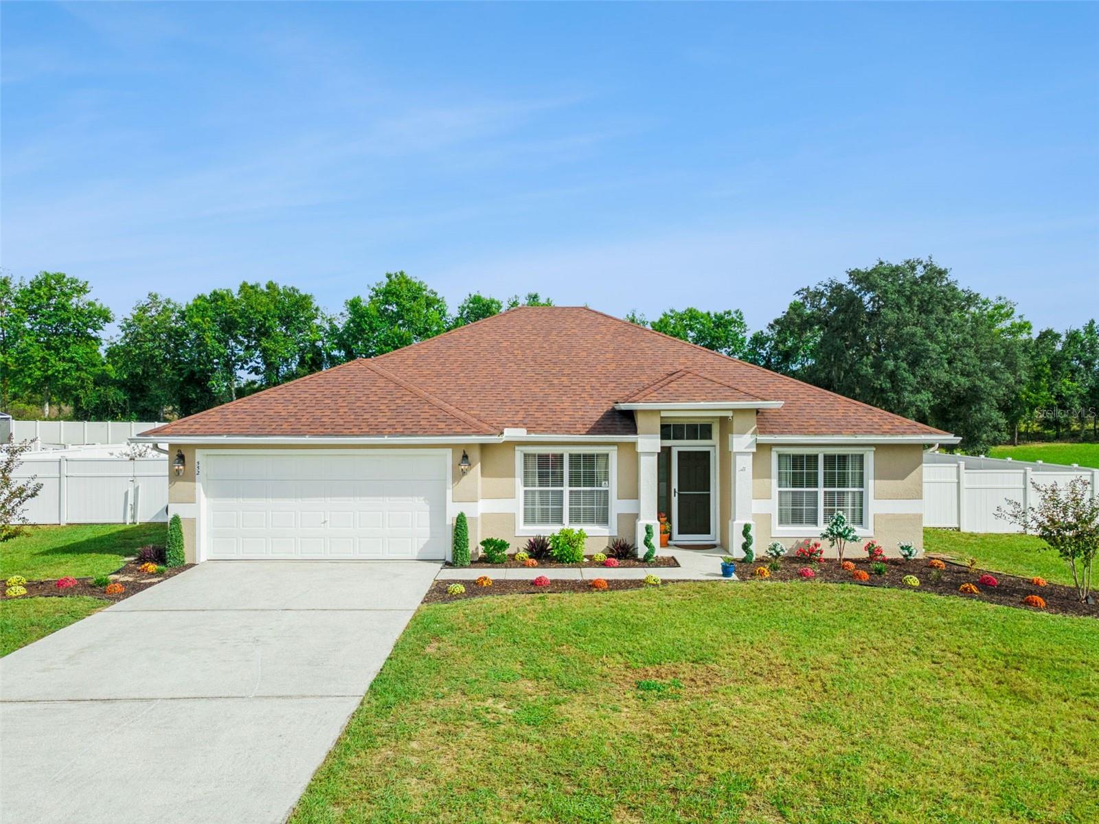 Listing photo 1 for 552 Hatchwood Dr