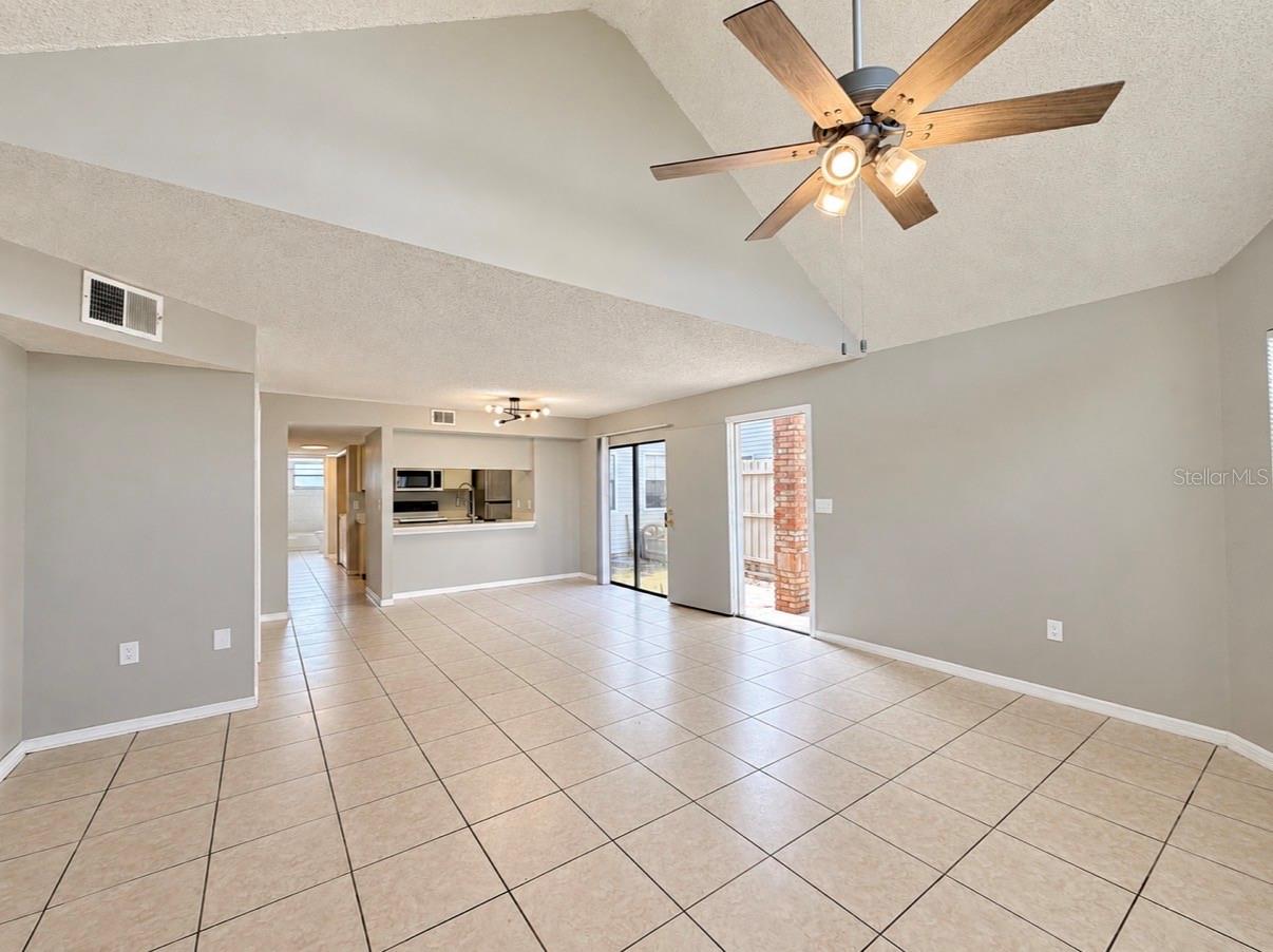 Listing photo 3 for 3002 Rio Grande Trl #3002